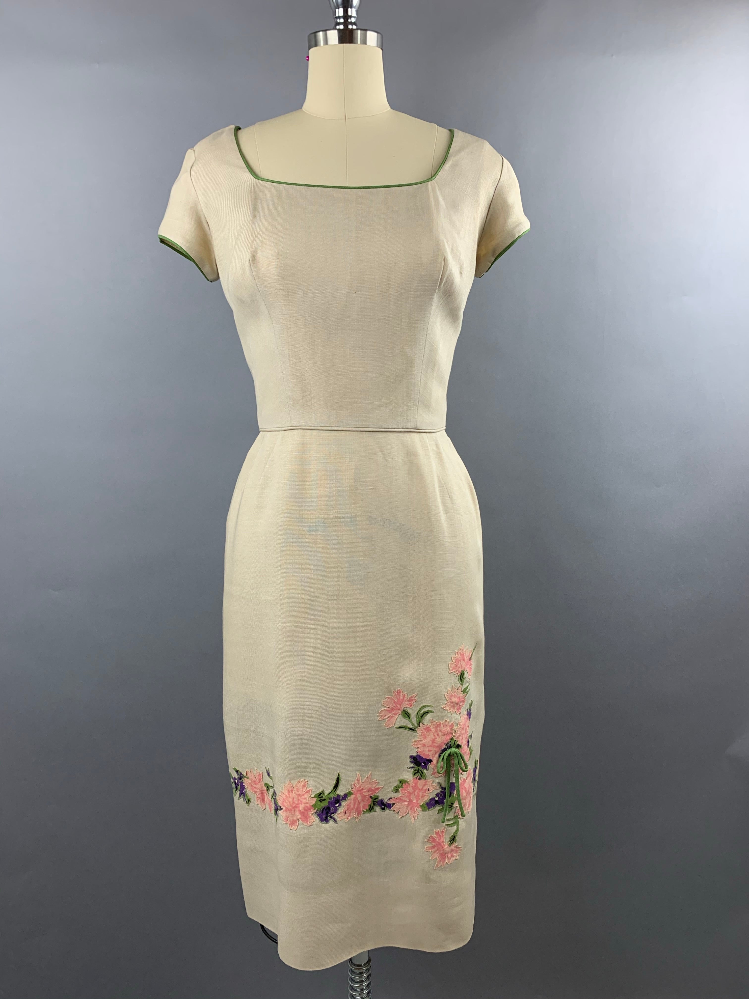 1950s Peggy Hunt Cream Linen Wiggle Dress with Carnation Applique Size S