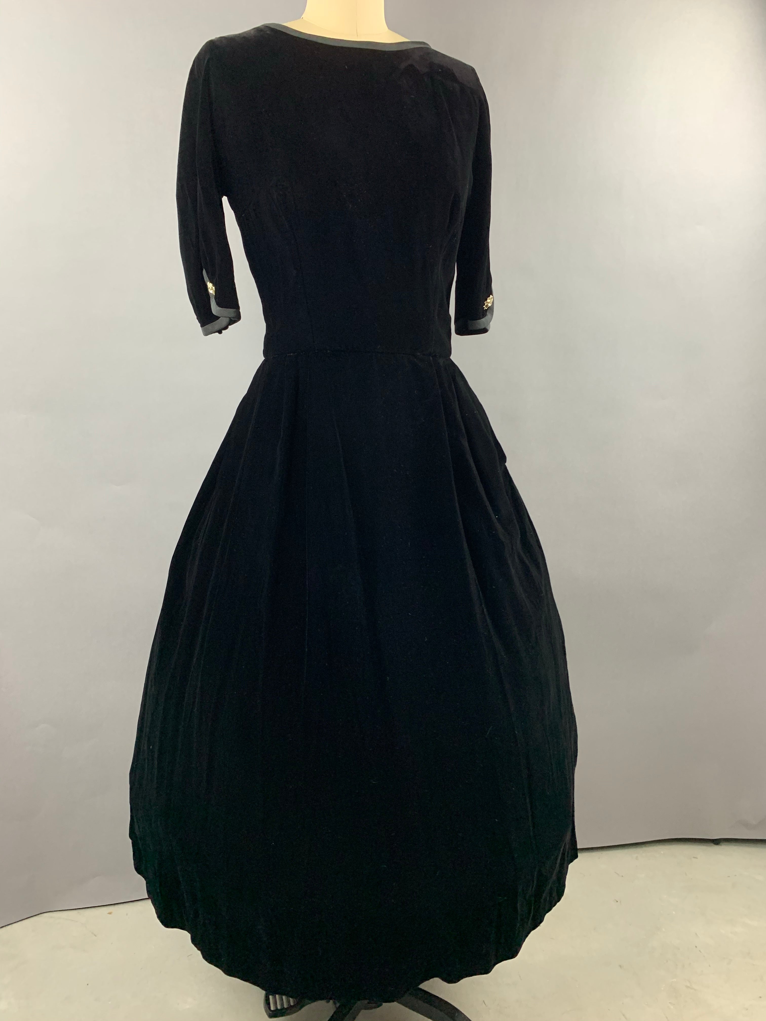 Late 1940s Early 1950s Hattie Carnegie Black Velvet Party Dress Size M