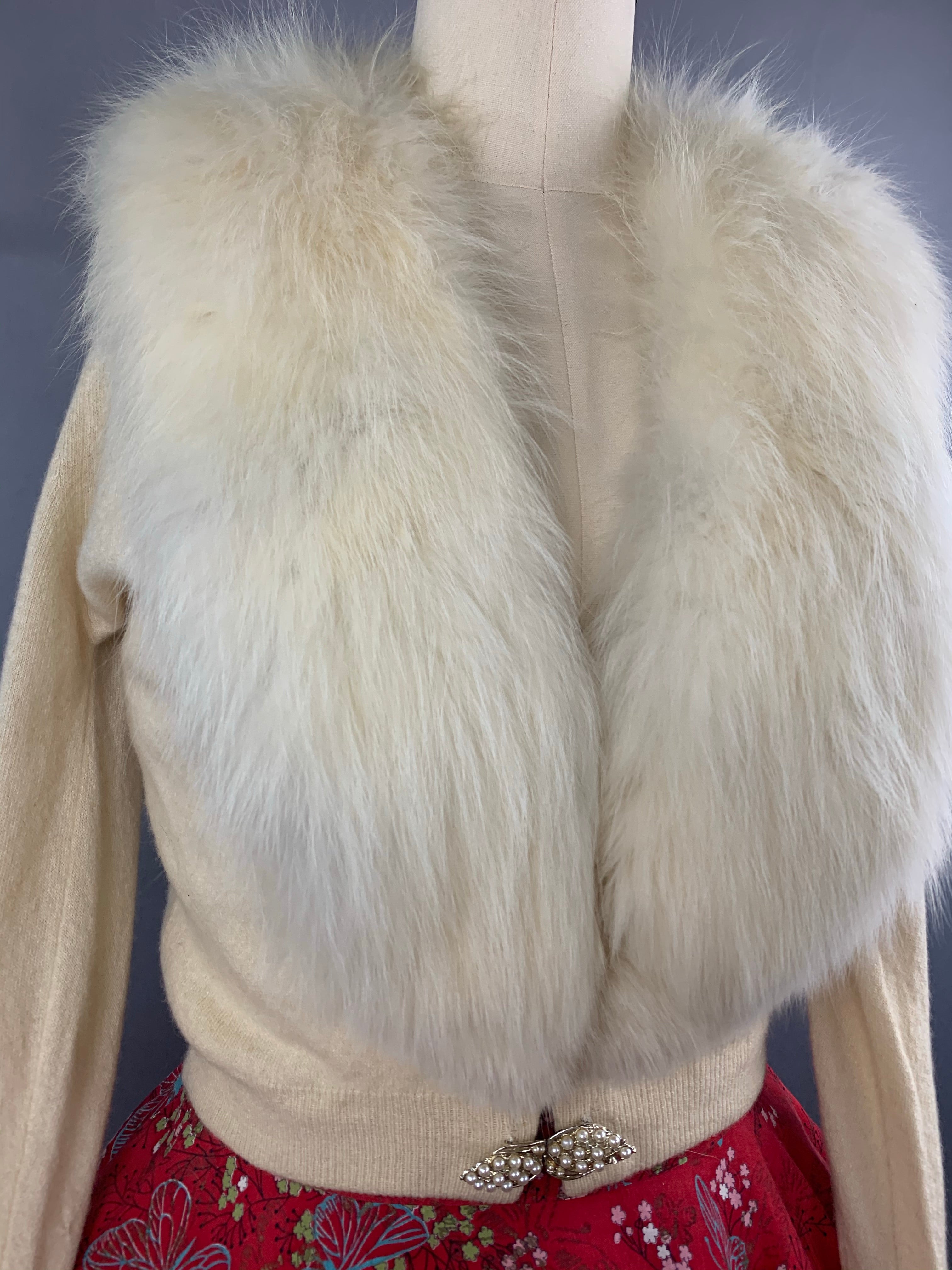 1950s Dalton Cream Cashmere Cardigan with Detachable Fox Collar Size M Size L