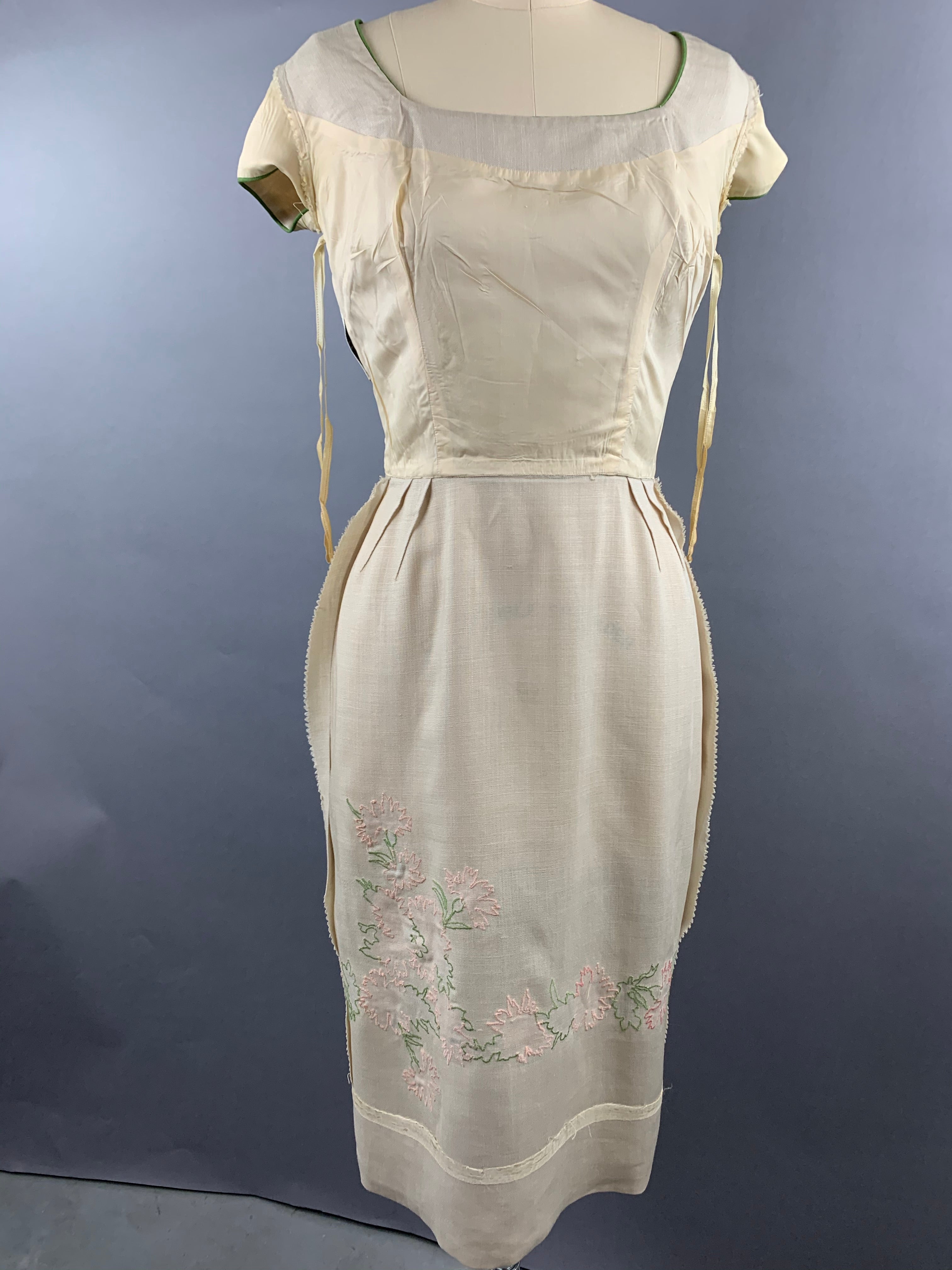 1950s Peggy Hunt Cream Linen Wiggle Dress with Carnation Applique Size S