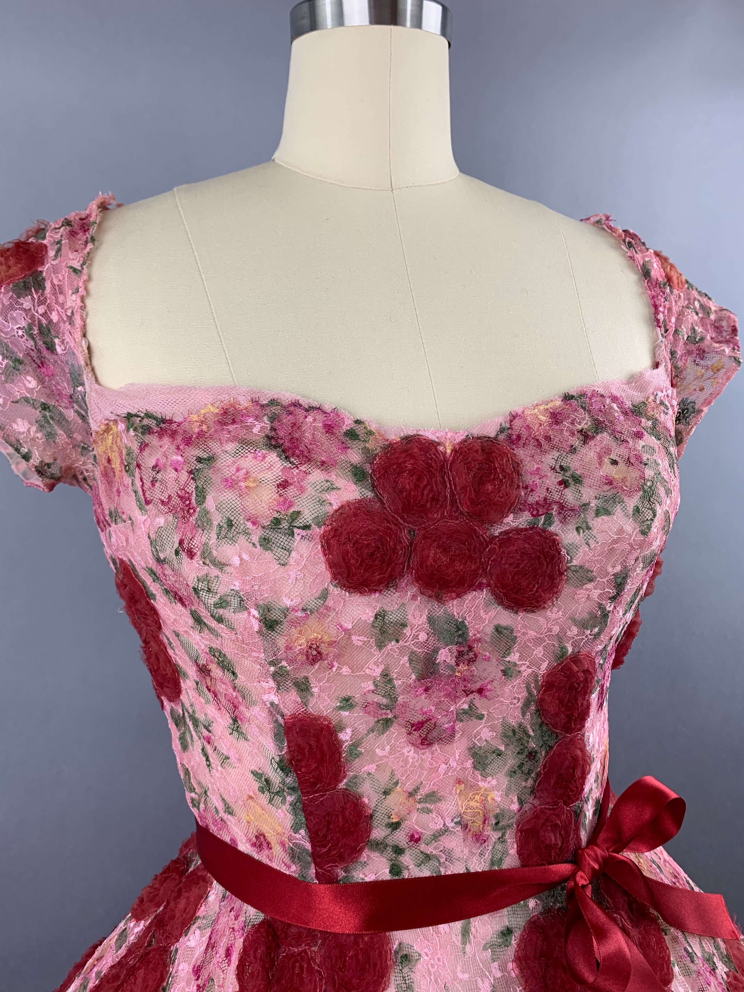 1950s Sylvia Rutkins 3D Red Roses Lace Party Dress Size S