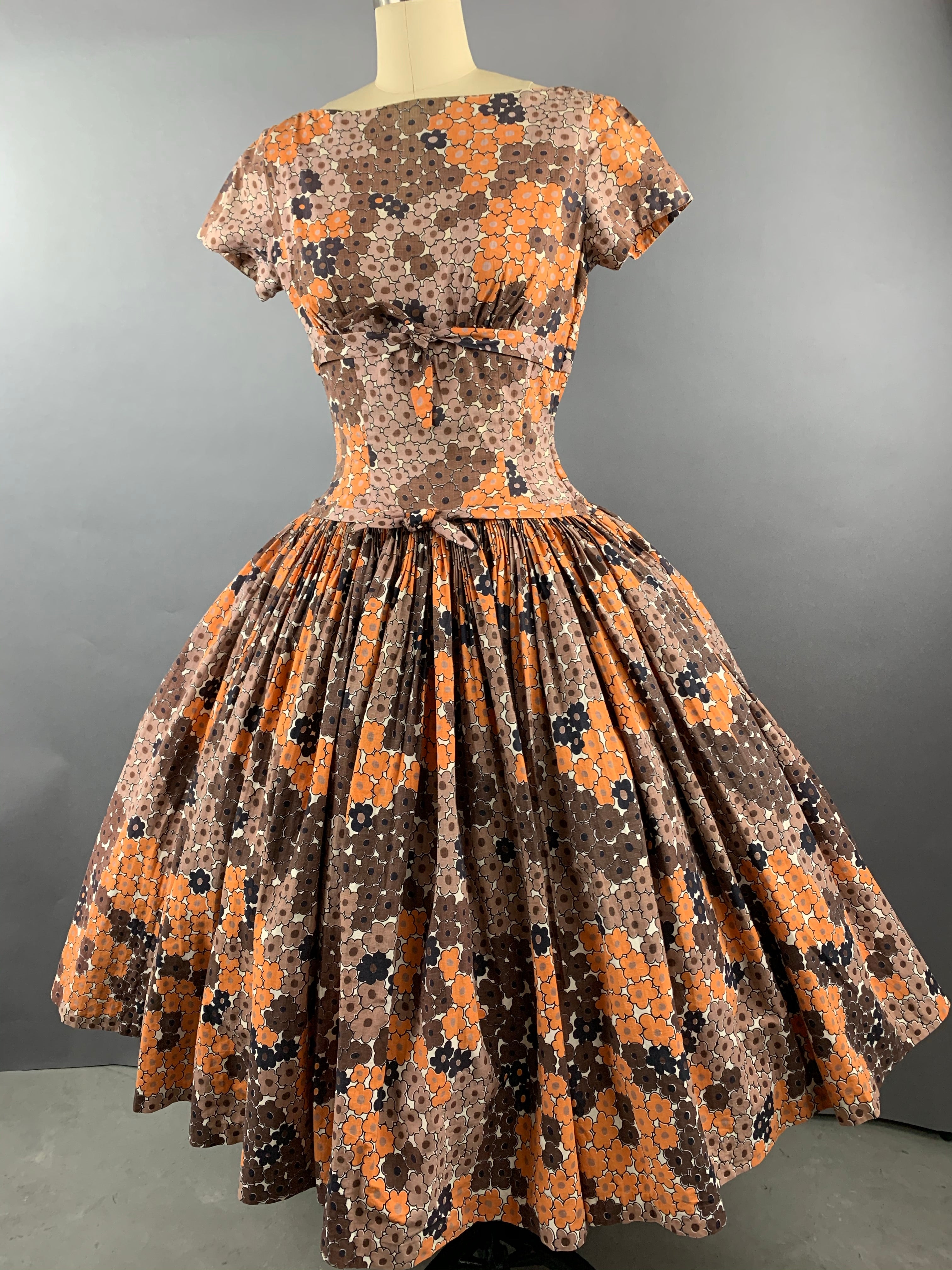 Late 1950s Early 1960s Pat Hartly Autumn Floral Cotton Dress Size M