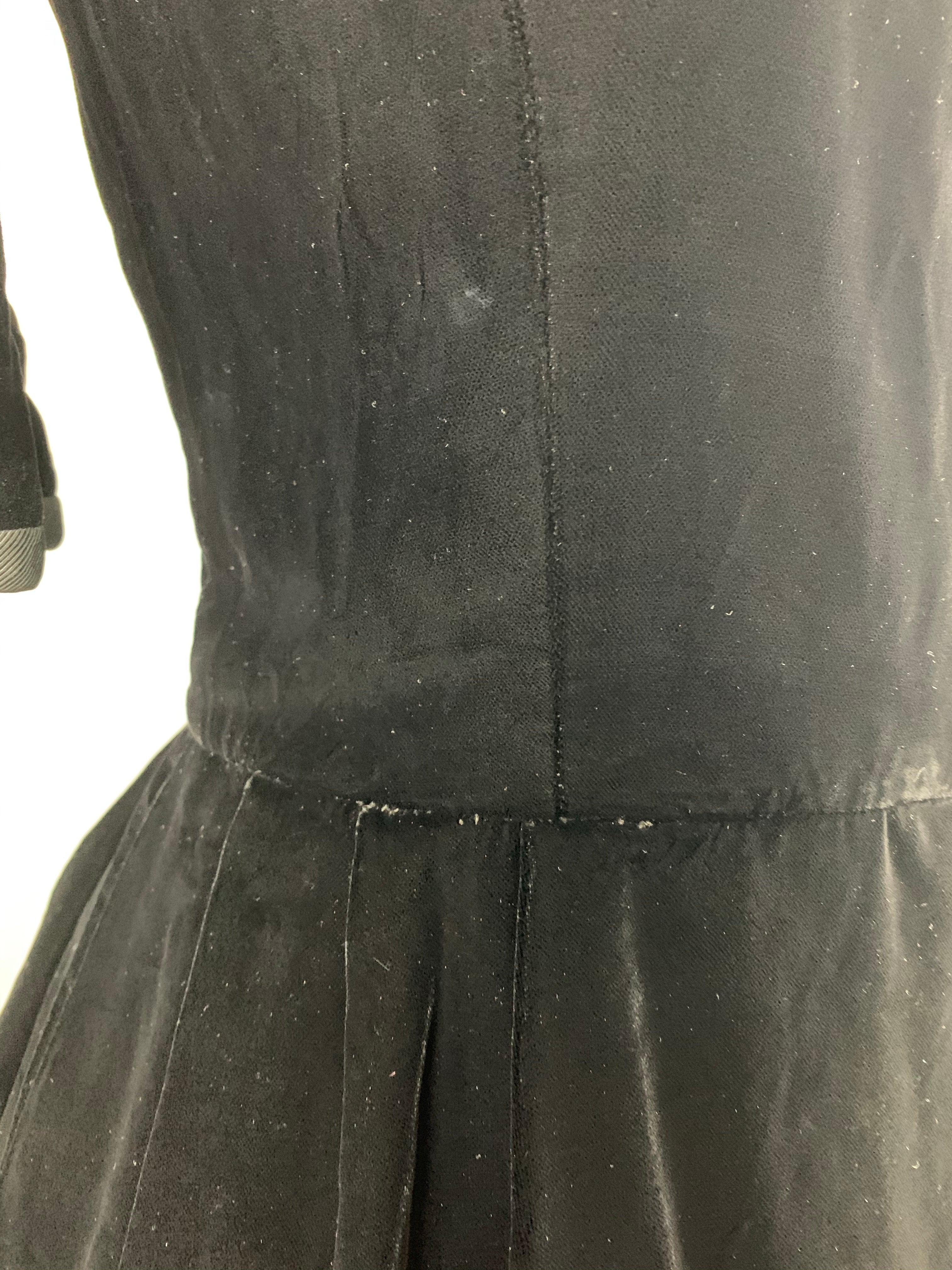 Late 1940s Early 1950s Hattie Carnegie Black Velvet Party Dress Size M