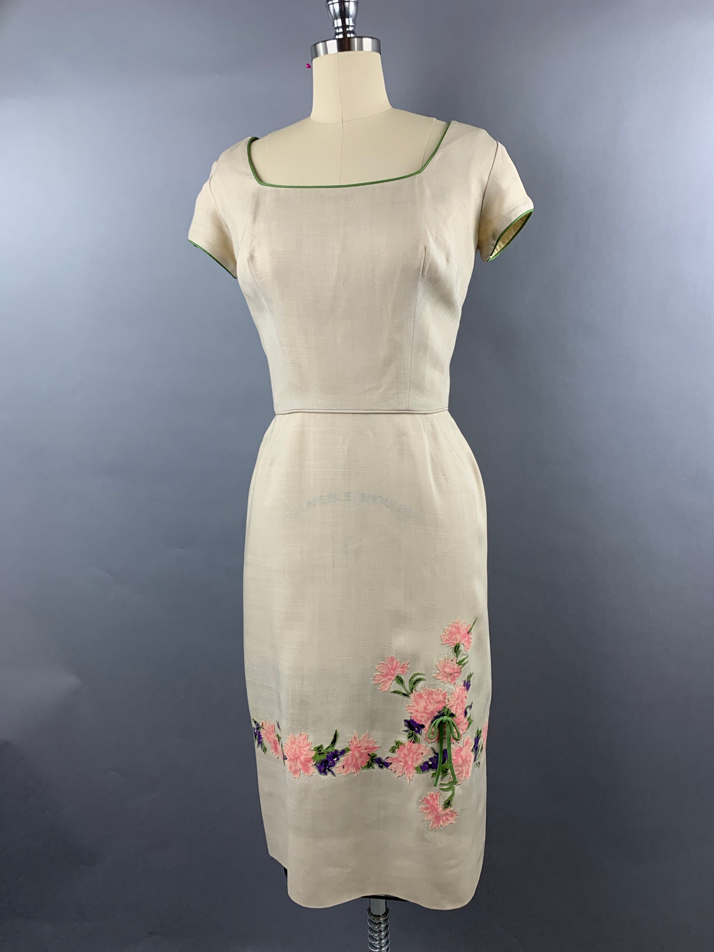 1950s Peggy Hunt Cream Linen Wiggle Dress with Carnation Applique Size S