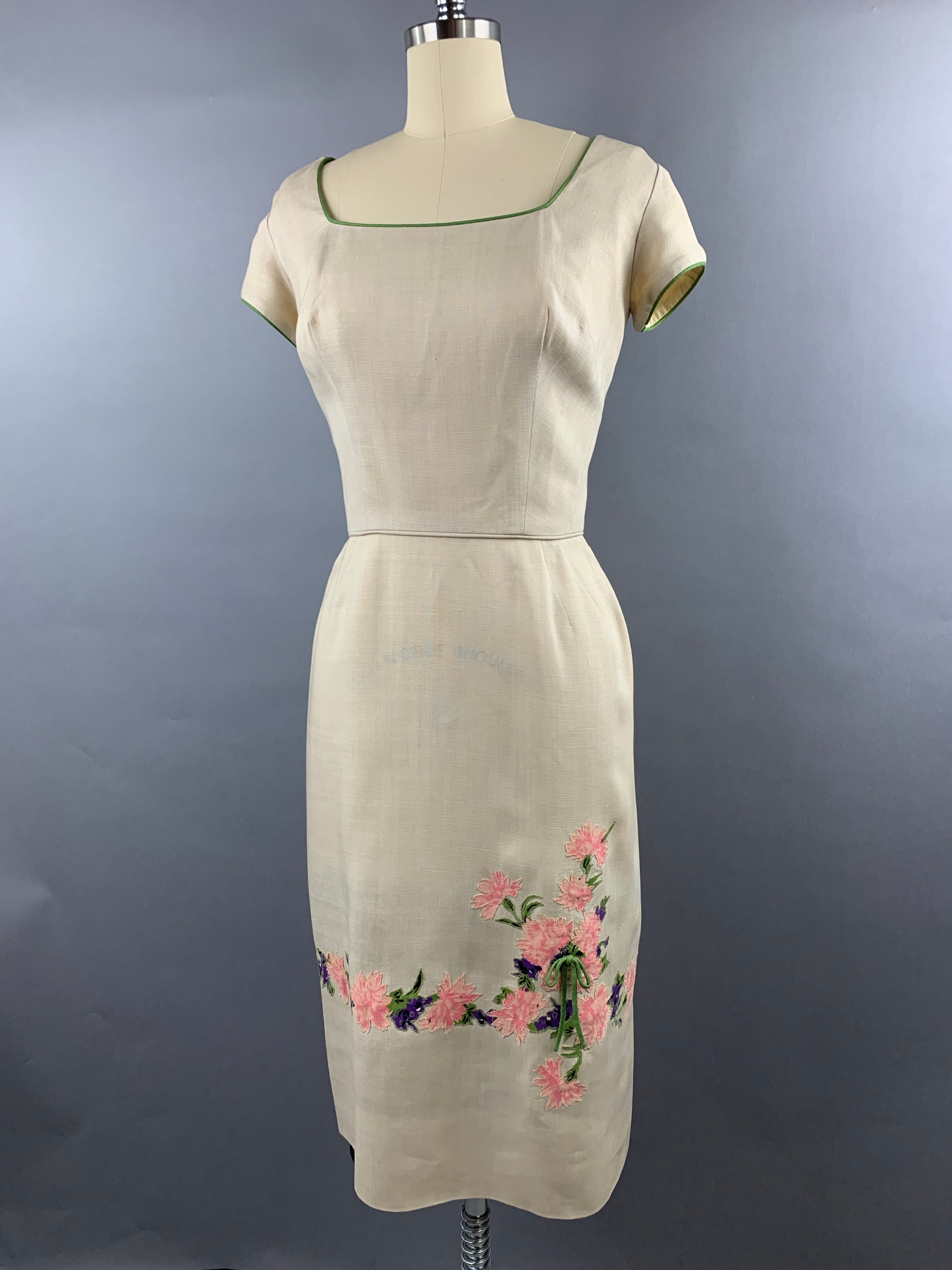 1950s Peggy Hunt Cream Linen Wiggle Dress with Carnation Applique Size S