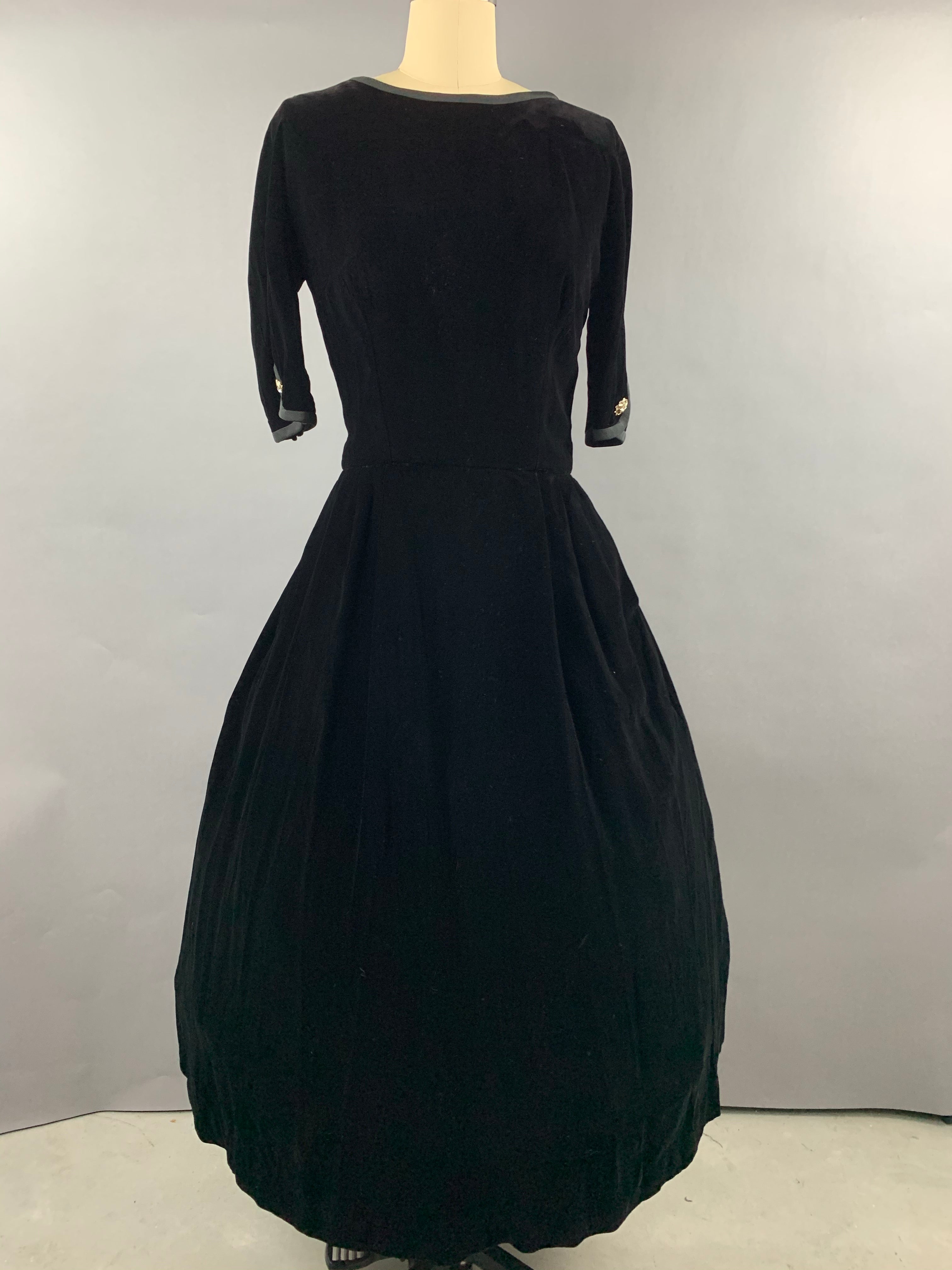 Late 1940s Early 1950s Hattie Carnegie Black Velvet Party Dress Size M