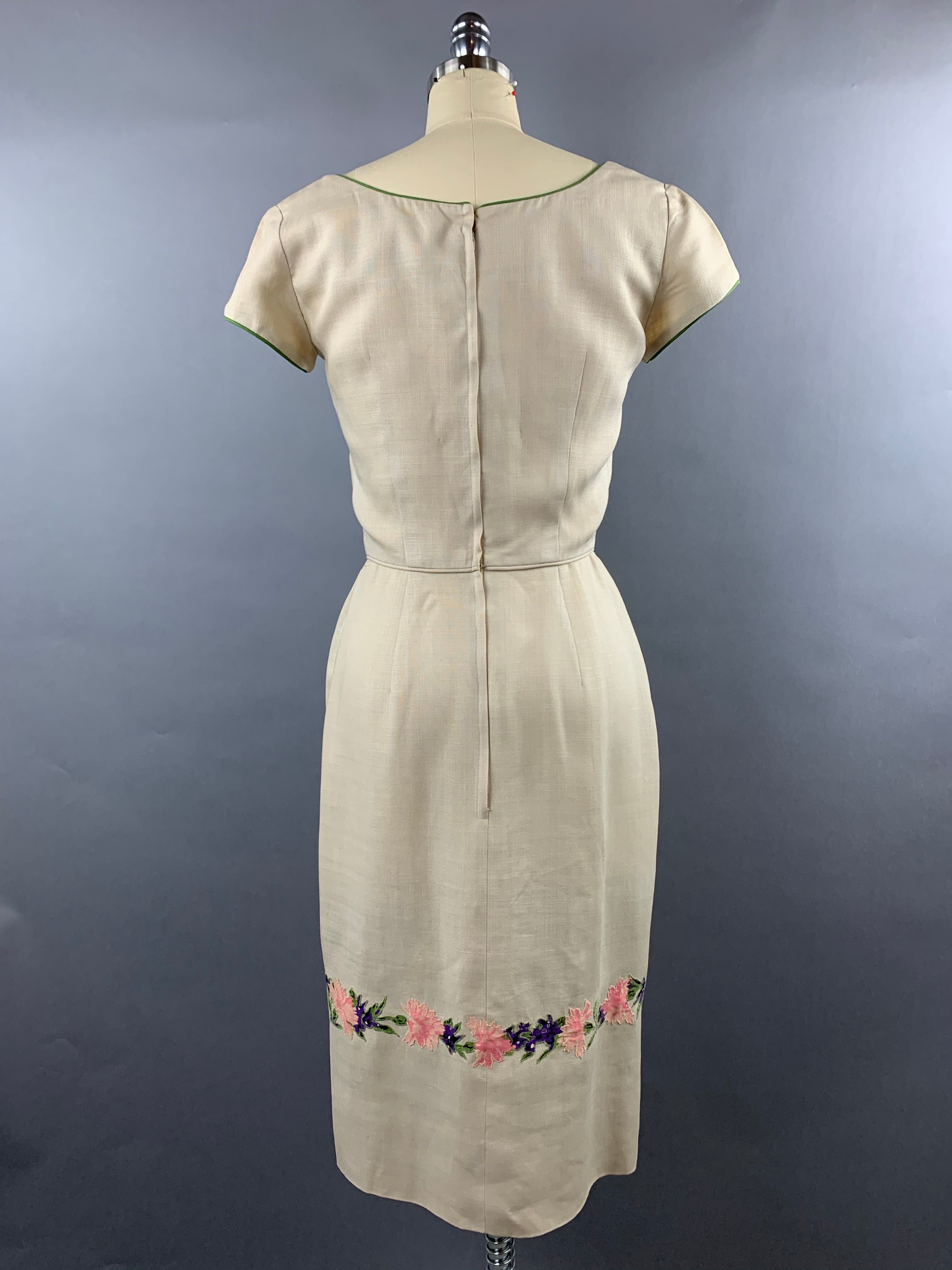 1950s Peggy Hunt Cream Linen Wiggle Dress with Carnation Applique Size S